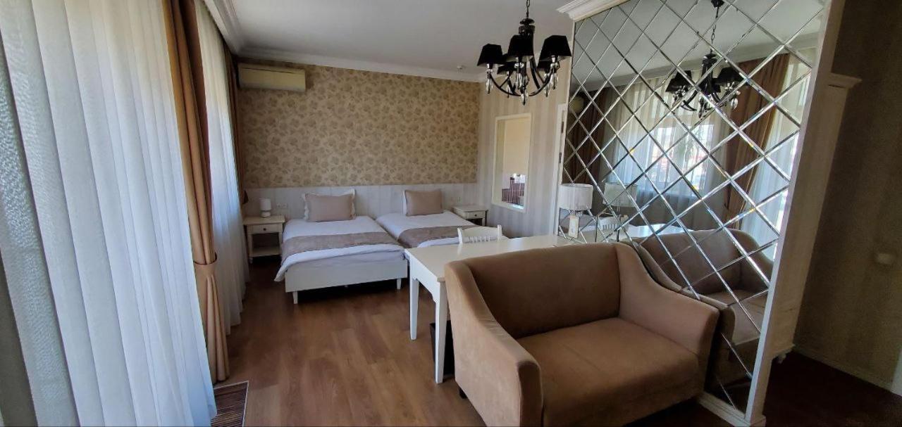De Gaulle Boutique Hotel Harkiv Exterior foto
